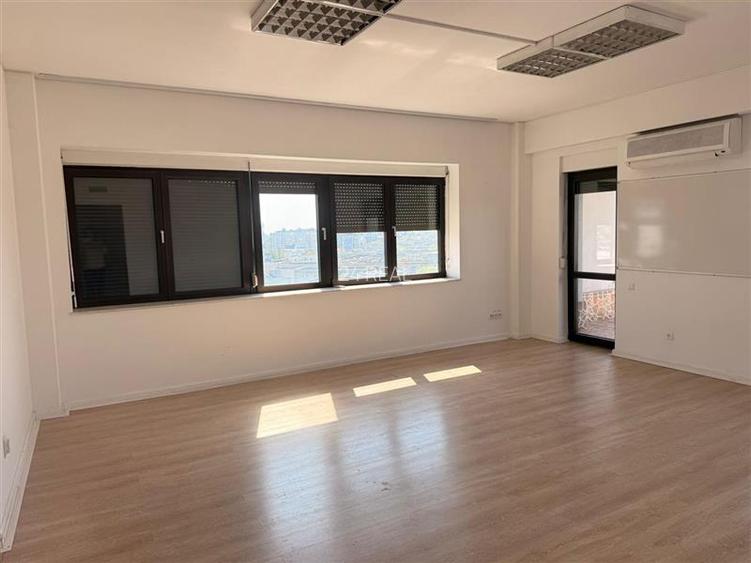 Inchiriere birouri langa metrou Aurel Vlaicu de la 140 mp - 2