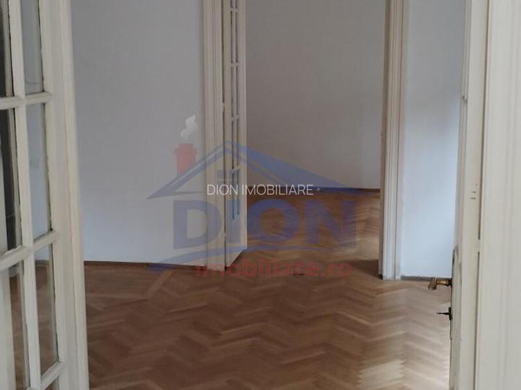 Proprietate interbelica in zona linistita, perfecta pentru investitie - 8