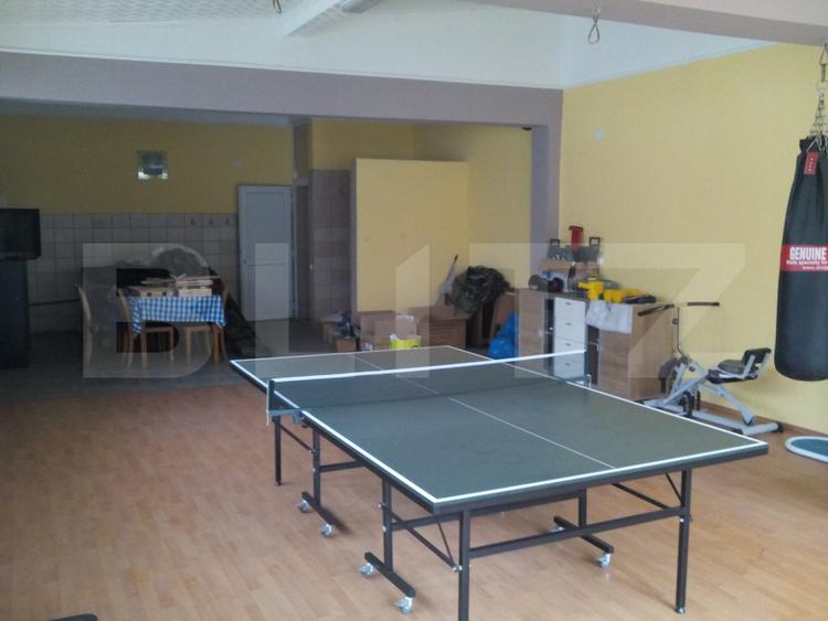 Casa de vanzare cu 3 camere, avand suprafata de 168 mp situata in Oradea