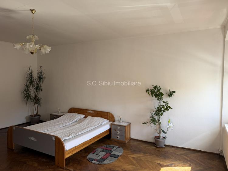 garsoniera zona centrala  str. 9 mai  spatioasa - 2