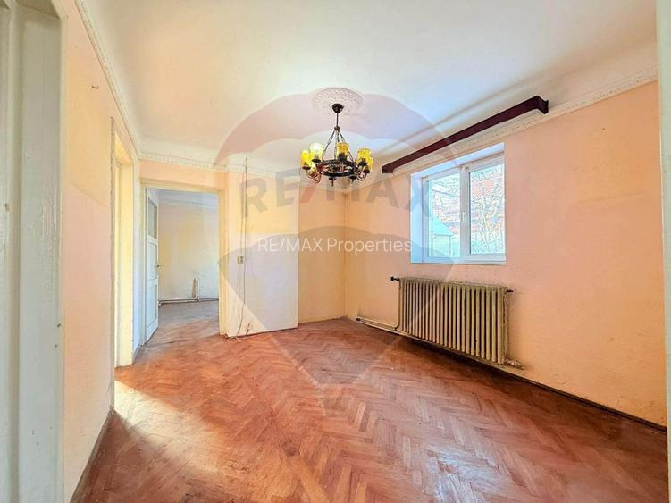 Casă de vanzare cu curte | 4 camere | Zona Gorjului | Teren generos - 9