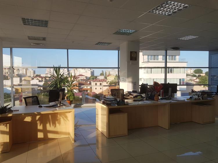 birou  elegant, mobilat,luminos, supraf. vitrata mare, lift , 241 mp, Bd. Mamaia - 3