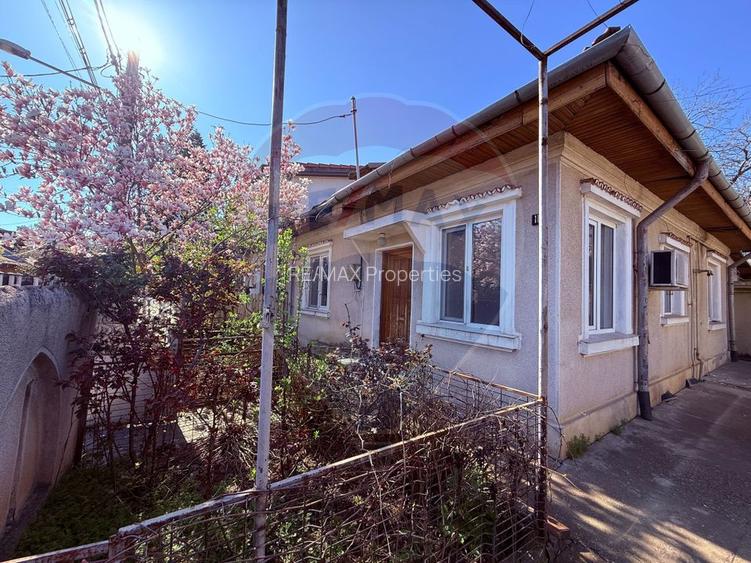 Casă de vanzare cu curte | 4 camere | Zona Gorjului | Teren generos - 2