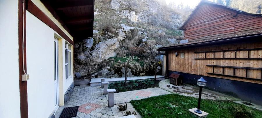 Casa deosebita cu spatiu comercial Rasnov - 23