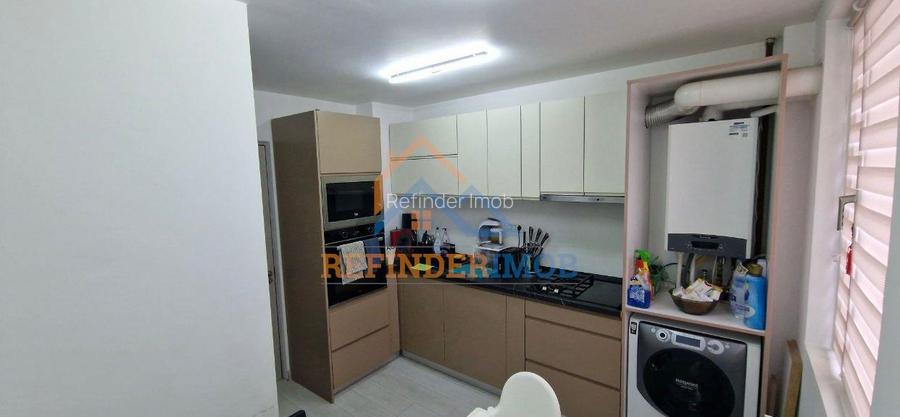 Apartament de vanzare cu 3 camere, zona Titan - 5