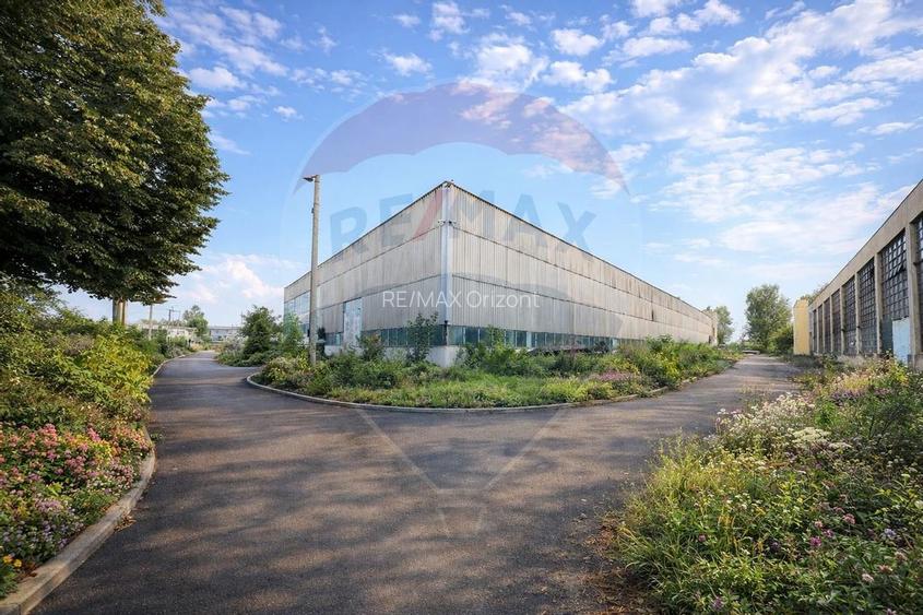 HALA INDUSTRIALA 3.072 MP CU POD RULANT LANGA AEROPORT BRASOV - 2