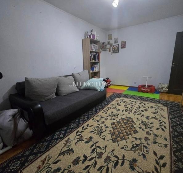 Etaj 1 - 2 camere decomandat - zona Dacia - Sc. G . Cosbuc - 4