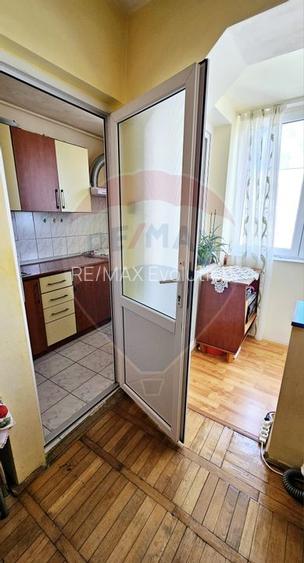 GARSONIERA  de vanzare- decomandata Lic. Informatica  - Brasov! - 6