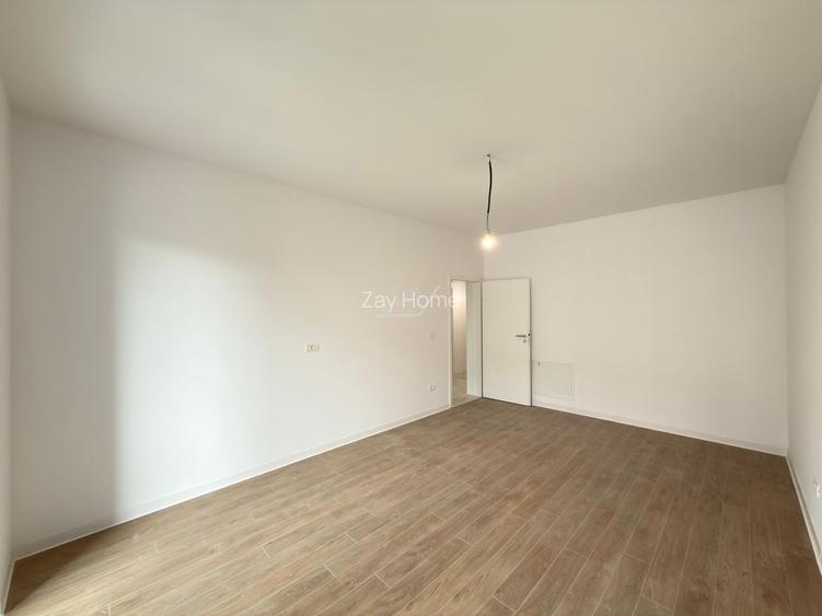 Etaj intermediar. Decomandat. Asfalt. - 2