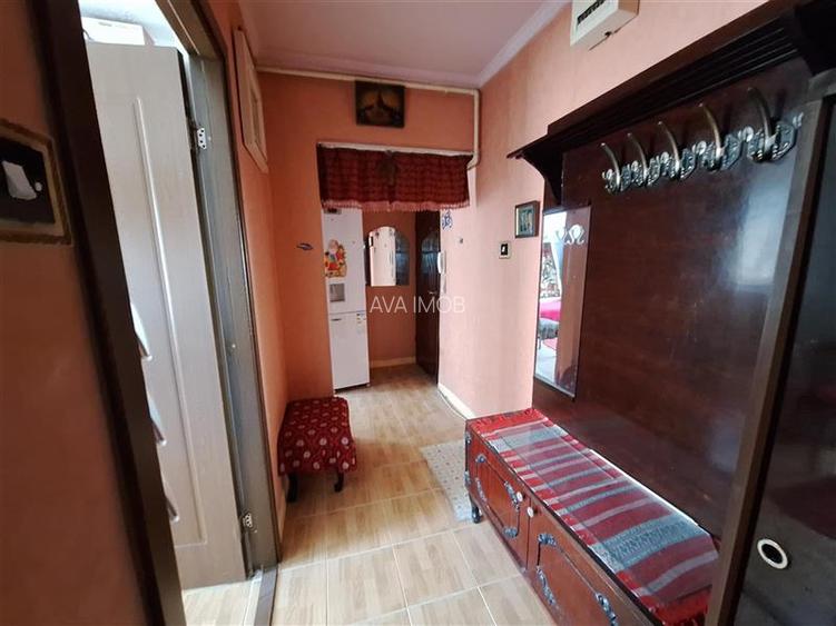 Apartament 3 camere semidecomandat | Etaj 3, zona Ura - 7