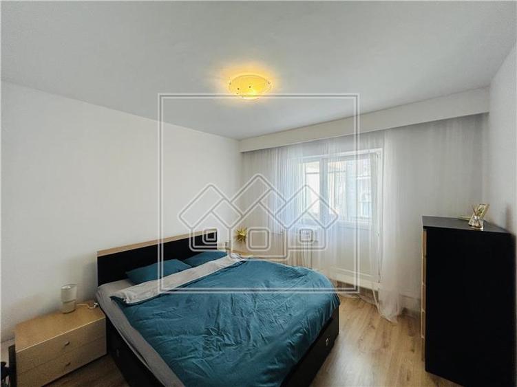 Ap decomandat, 3 camere, 2 bai, 2 balcoane - Zona Turnisor