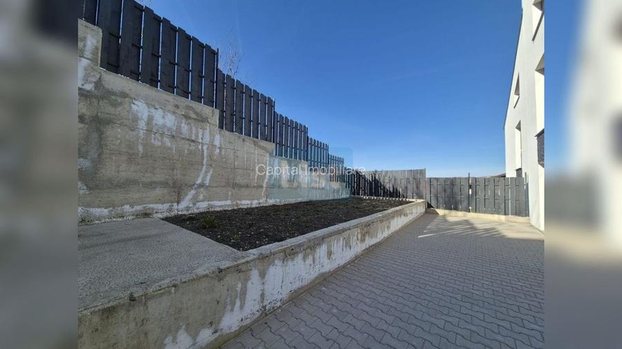 Case cu arhitectura nordica, panouri fotovoltaice, central Dezmir - 10