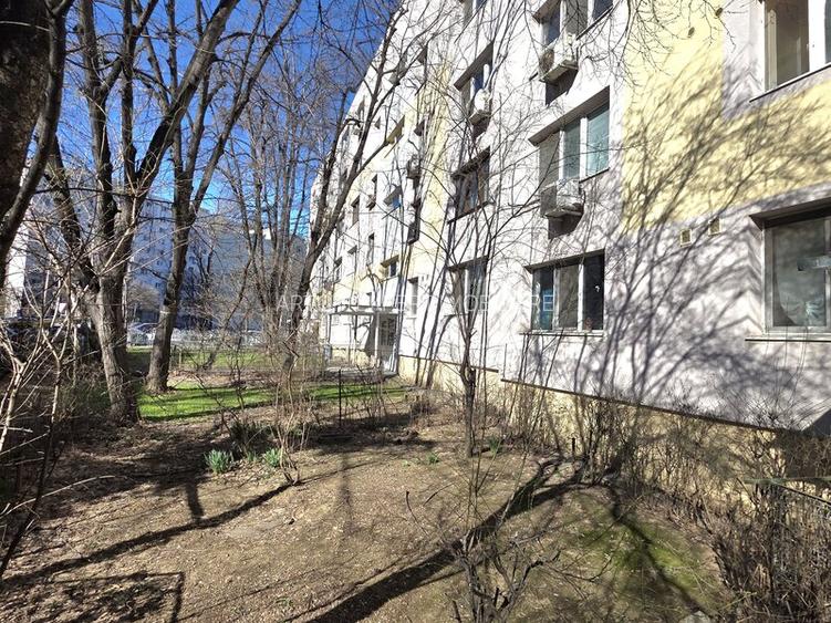 Titan/str.Codrii Neamtului,loc de parcare si boxa la subsol - 10