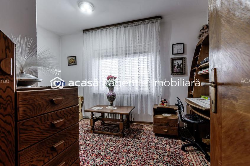 Casă din cărămidă cu 8 camere – zonă liniștită, LIPOVA - 9