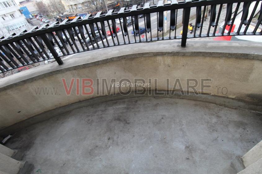 Decebal - Piata Alba Iulia - vedere bulevard - bloc mixt - 2 balcoane - 12