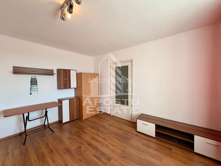 Apartament cu 3 camere, centrala proprie, zona Complex Studentesc - 2