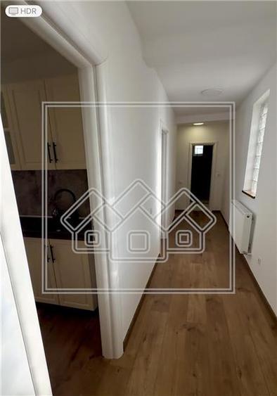 Apartament 2 camere, renovat, parcare, decomandat, etaj intermediar