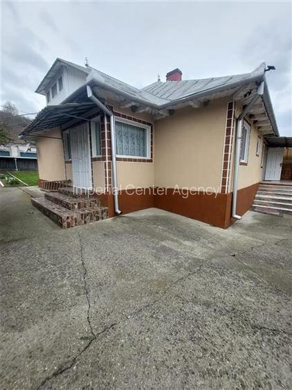 Casa de vanzare cu gradina aproape de Onesti - 8