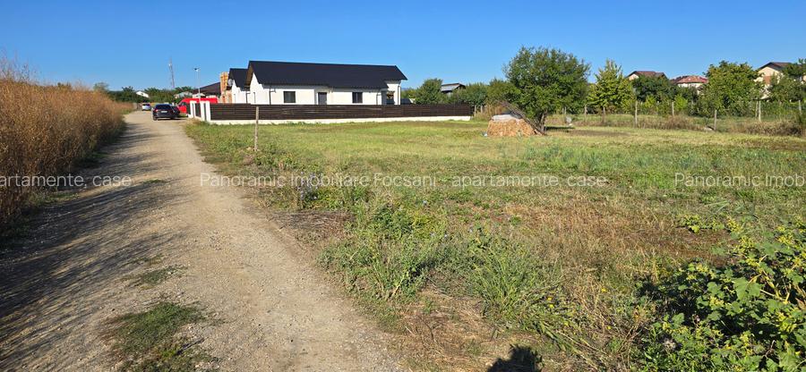 Teren intravilan pentru constructii -1000 mp-Focsani-cartier Mandresti  cu doar - 13