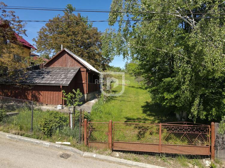 Casa bătrânească cu foișor și teren - 10