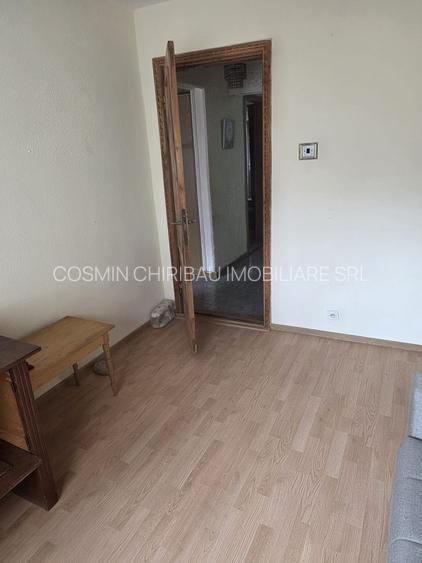 De închiriat apartament 4 camere DC - 15