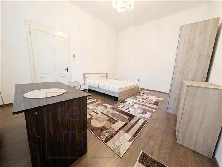 Apartament cu potential in Centru, decomandat - 2