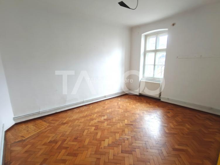 Spatiu de inchiriat pretabil Restaurant - zona Lupeni - Comision 0 - 3