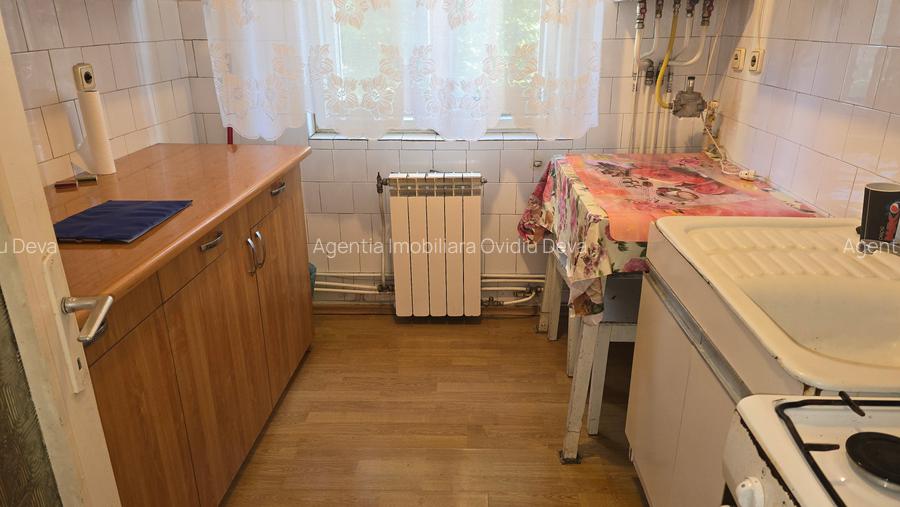Vand apartament 2 camere semidecomandat in Deva, etaj 1 - 5