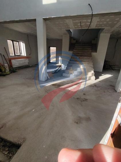 Vilă semifinisată de vânzare str. Remetea 217 mp si 670 mp teren