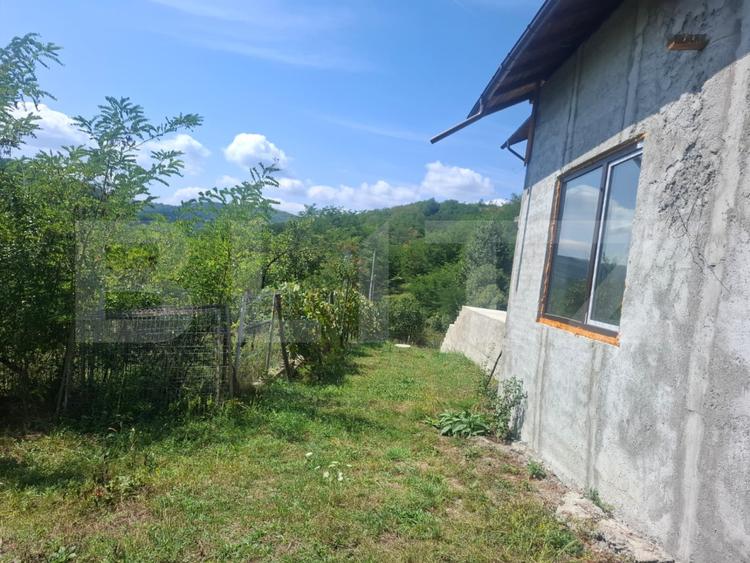 Casă 206 mp la gri, teren 1.832 mp, zona Glodeni Deal