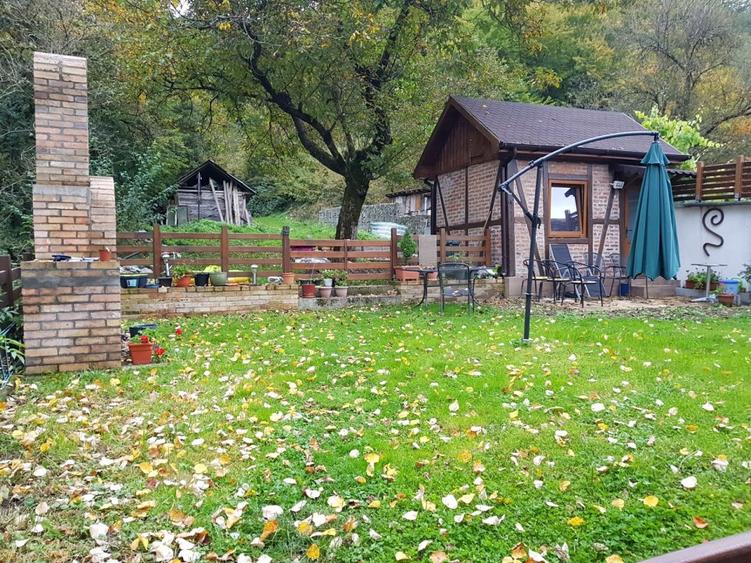 Închiriez apartament in vila