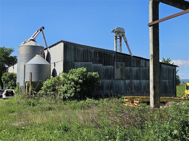 Teren 17400 mp  si  Constructii ,  Comuna Todiresti, Suceava
