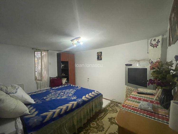 Casa de vanzare  curte propie cu garaj si loc parcare in fata casei  - 14