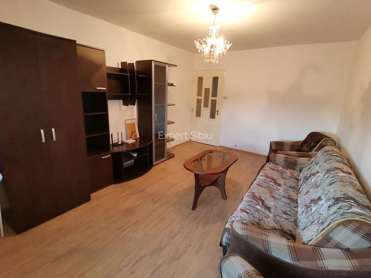 INCHIRIEZ apartament 2 camere decomandat,zona Strand - 2