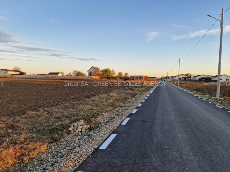 Ciutaci - Salciei, 800 mp, deschidere 40 m, drum 11 m, langa vile in constructie - 25