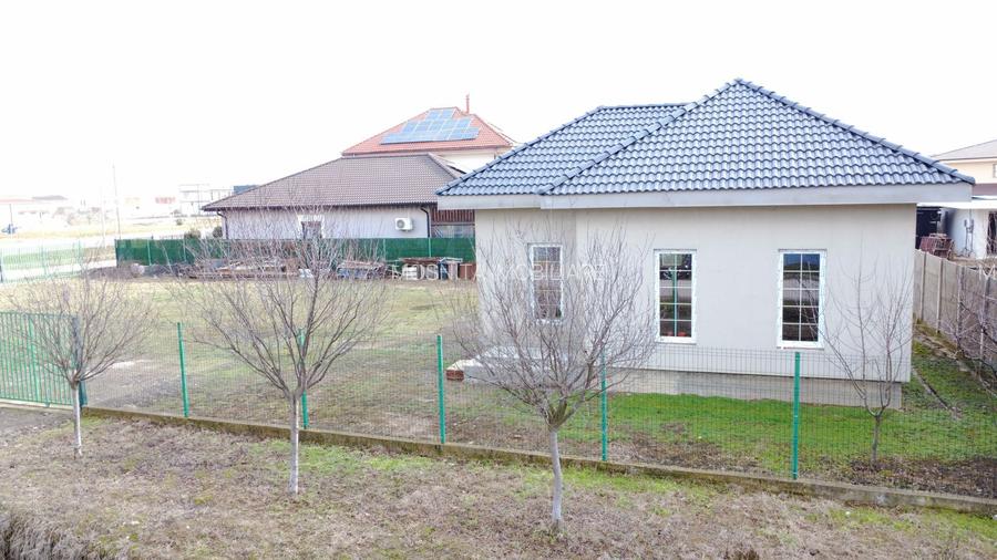 Drumul cu 4 benzi/Pozitie excelenta -Teren 930+Constructie noua - 2