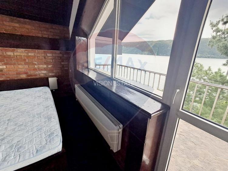 Pensiune Eselnita / 16 camere / Teren - 1448 mp / Ponton - 26