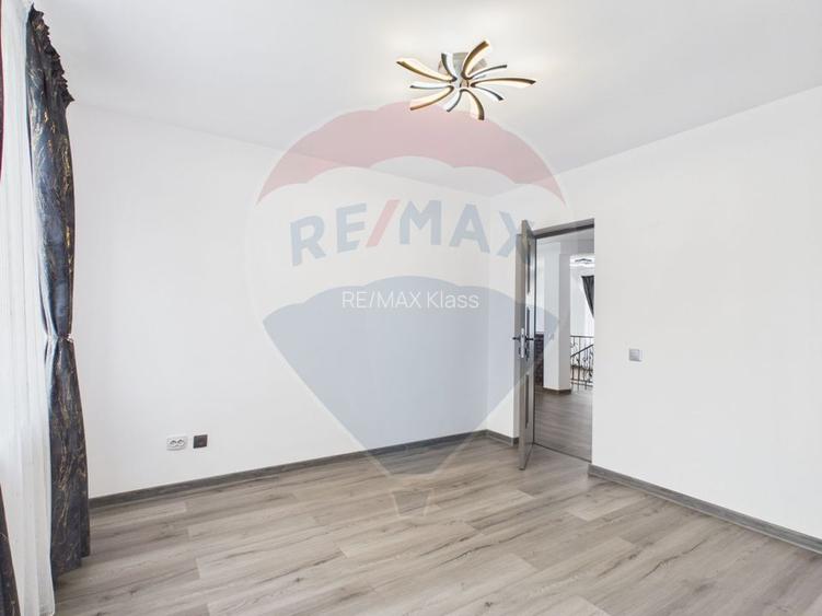 Casă / Vilă cu 5 camere de vânzare - 34