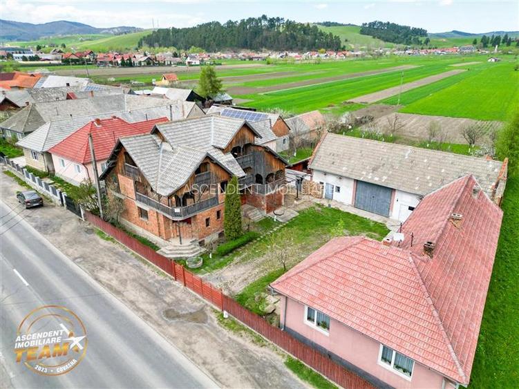 Ansamblu:doua case+anexe+domeniu de 10.101mp, Intorsura Buzaului,Covasna: FILM& - 3