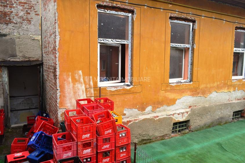 Cladire istorica intre P-ta Balcescu si P-ta Maria - 4