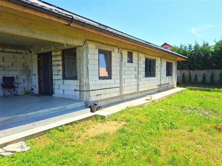 CASA PE PARTER IN BUJORENI - LINISTE, CURTE SI VEDERE SPRE VF. COZIA - 14
