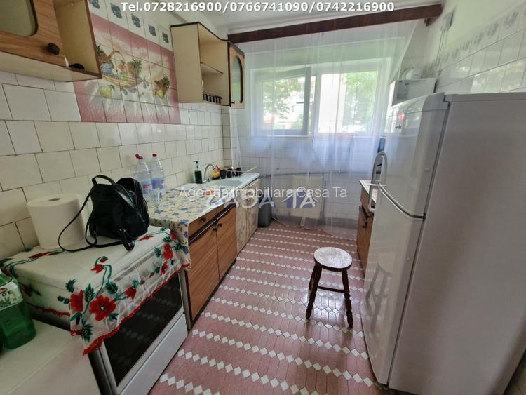 Apartament 3 camere, situat in Targu Jiu, Str. G-Ral Christian Tell - 8