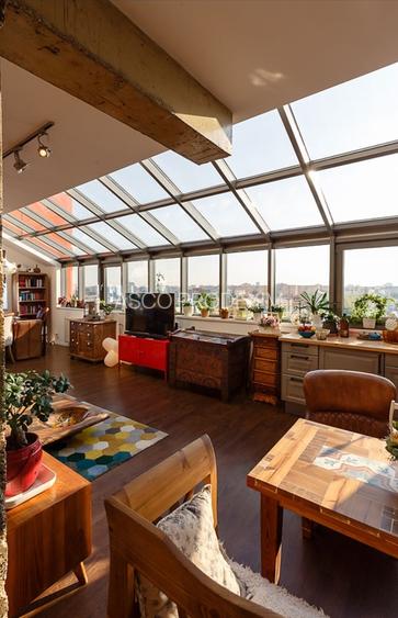 Penthouse cu un intreg perete doar din geamuri, dar si cu jacuzzi, terasa, gazon - 4