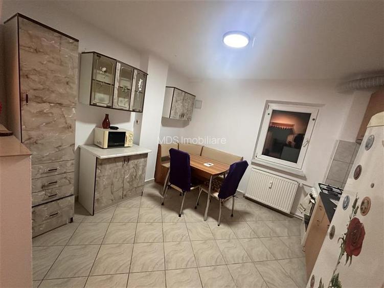 56mp, mobilat si utilat in bloc anvelopat lingă piata Doina - 2