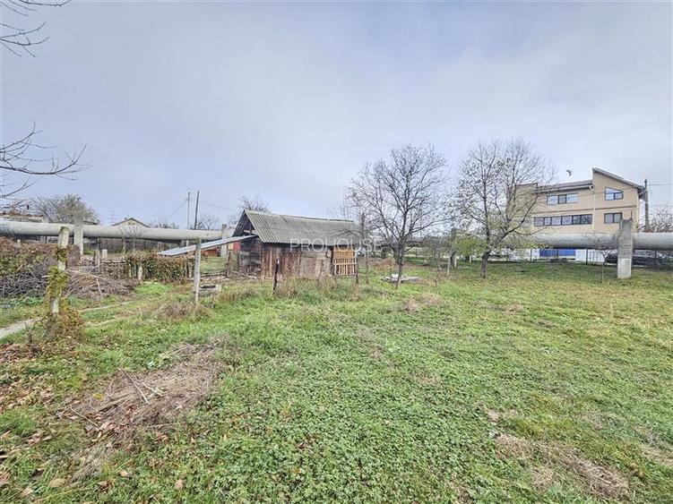 Izvoare - teren intravilan - 1.365mp -  dubla deschidere - 3