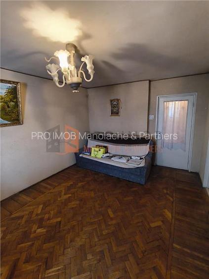 Apartament 3 camere cf1 decomandat zona Micro 3 - 4