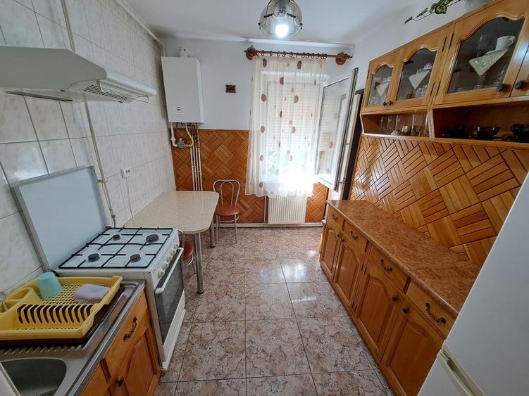 Inchiriez apartament 2 camere, copertina, Tg. Mures, Unirii