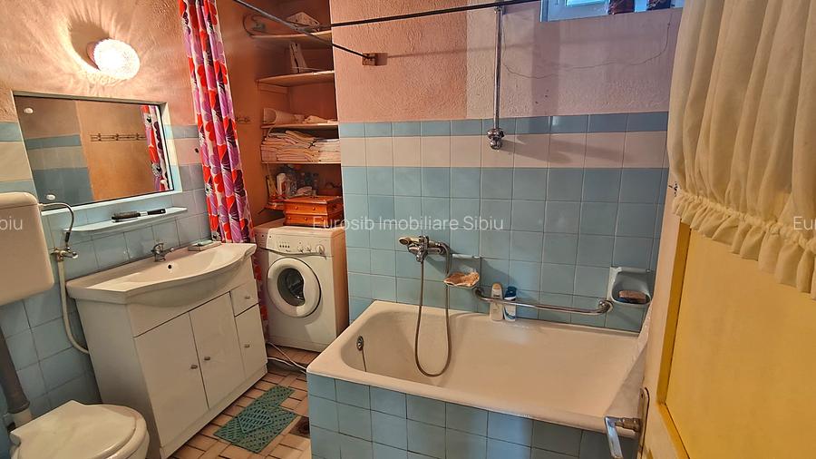 Casa 6 camere in Cisnadie cu garaj si teren 250 mp - 9