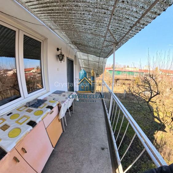 Două case în curte comună, 6 camere + 385 teren - zona semicentrală - 11