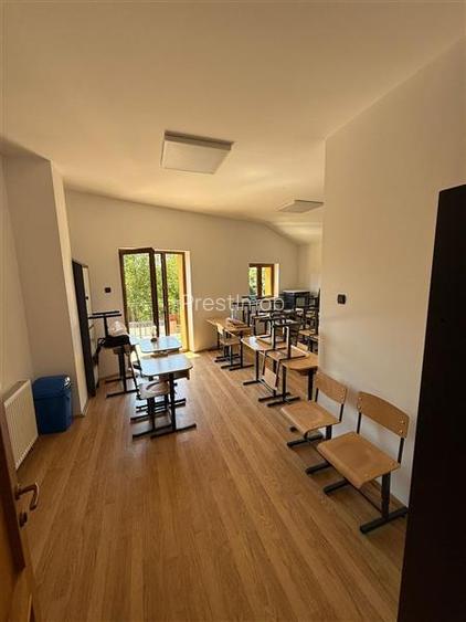 De inchiriat spatiu birouri, 10 birouri , 4 bai, garaj, 4 bai si teren 10 arii,S - 4